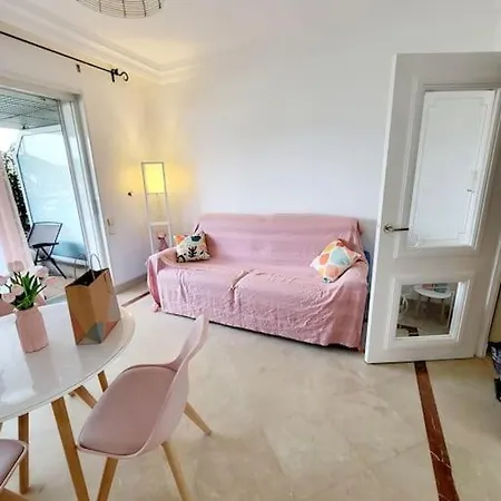 Pink Front De Piscine Rooftop Yourhosthelper