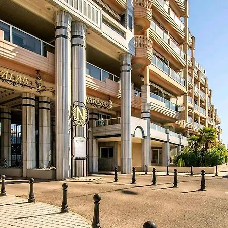 Pink Front De Piscine Rooftop Yourhosthelper Apartamento Vallauris