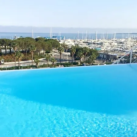 Pink Front De Piscine Rooftop Yourhosthelper * Vallauris
